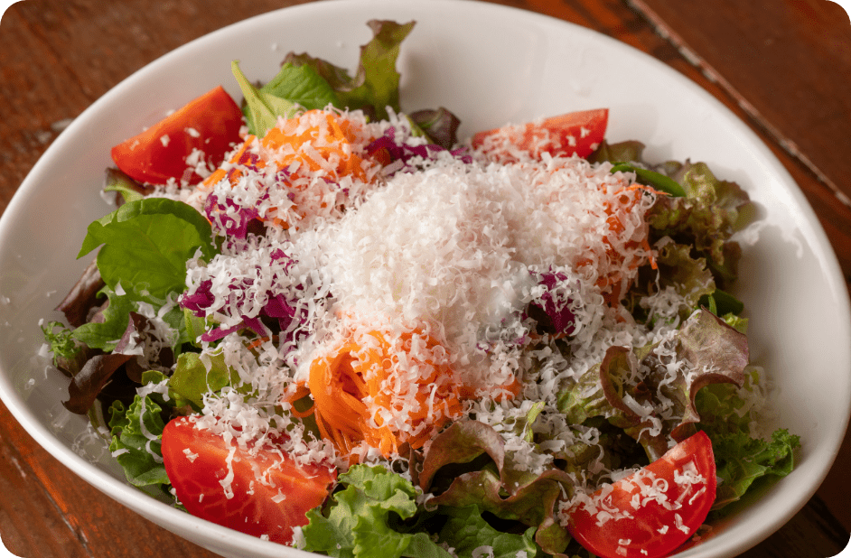 シェフのきまぐれサラダ〜半熟玉子としばさき農園サラダと彩り野菜のサラダ〜